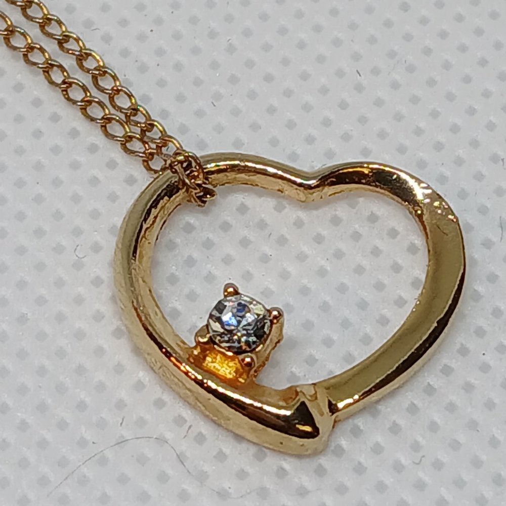 Vintage Gold Tone Open Heart Pendant Necklace with Faux Stone #13W